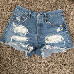 ✅ 5/$20 Promotion sale 🔥 -Levi’s daisy dukes